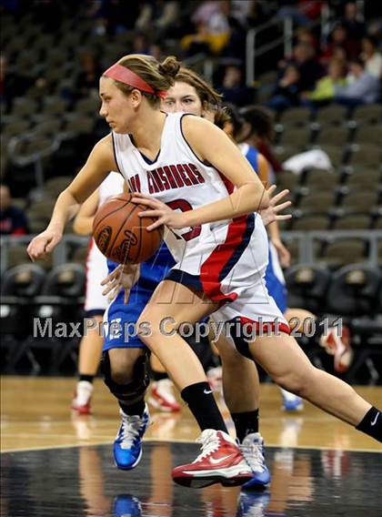 Thumbnail 3 in Highlands vs. St. Henry (KHSAA Ninth Region Quarterfinals) photogallery.
