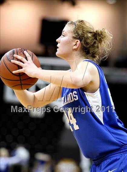 Thumbnail 2 in Highlands vs. St. Henry (KHSAA Ninth Region Quarterfinals) photogallery.