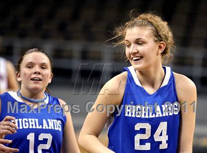 Thumbnail 3 in Highlands vs. St. Henry (KHSAA Ninth Region Quarterfinals) photogallery.
