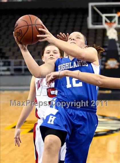 Thumbnail 2 in Highlands vs. St. Henry (KHSAA Ninth Region Quarterfinals) photogallery.