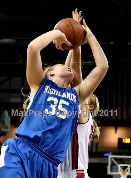 Thumbnail 2 in Highlands vs. St. Henry (KHSAA Ninth Region Quarterfinals) photogallery.