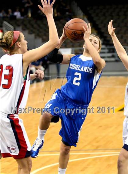 Thumbnail 3 in Highlands vs. St. Henry (KHSAA Ninth Region Quarterfinals) photogallery.