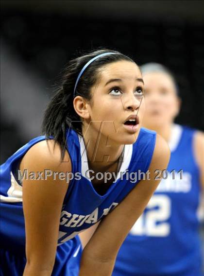 Thumbnail 2 in Highlands vs. St. Henry (KHSAA Ninth Region Quarterfinals) photogallery.
