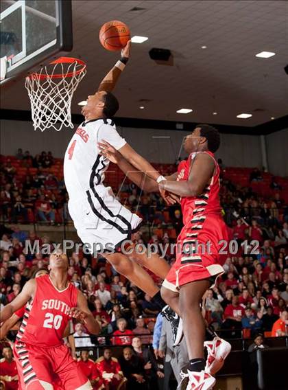 Thumbnail 3 in Marcus vs. South Grand Prairie (5A Region 1 Final) photogallery.