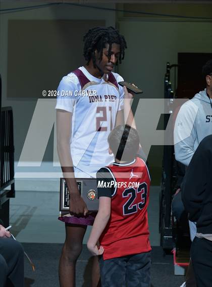 Thumbnail 3 in Bowne vs Iona Prep (Public vs Catholic Hoops Showdown) photogallery.