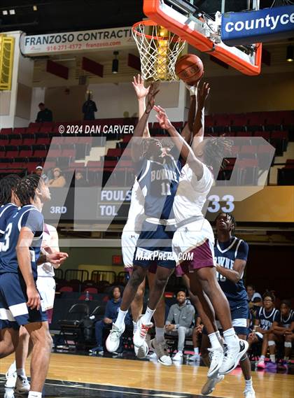 Thumbnail 3 in Bowne vs Iona Prep (Public vs Catholic Hoops Showdown) photogallery.