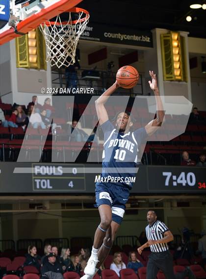 Thumbnail 3 in Bowne vs Iona Prep (Public vs Catholic Hoops Showdown) photogallery.