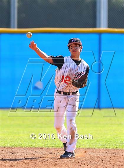 Thumbnail 2 in Hart @ Camarillo photogallery.