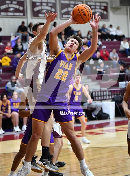 Thumbnail 3 in Vian vs Warner (Warner Eagle Classic) photogallery.