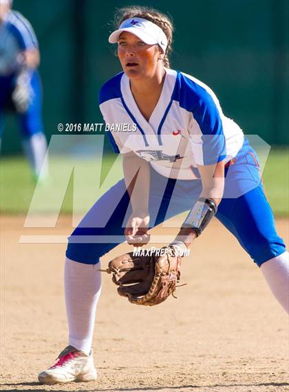 Thumbnail 3 in Legend vs. Smoky Hill (CHSAA 5A Region 6 Playoff) photogallery.