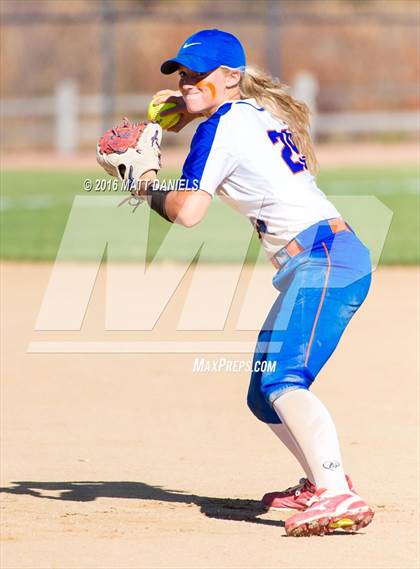 Thumbnail 1 in Legend vs. Smoky Hill (CHSAA 5A Region 6 Playoff) photogallery.