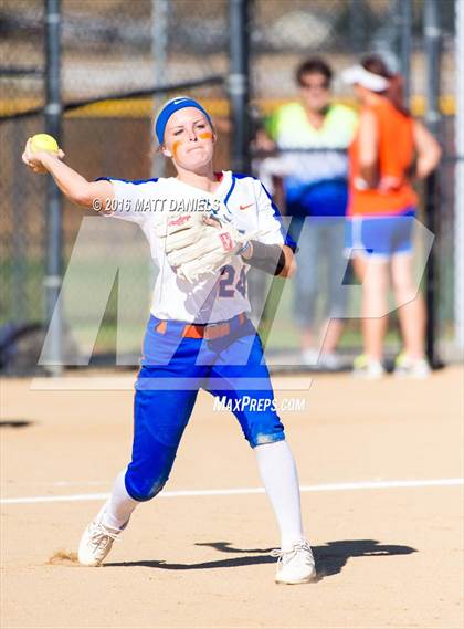 Thumbnail 2 in Legend vs. Smoky Hill (CHSAA 5A Region 6 Playoff) photogallery.