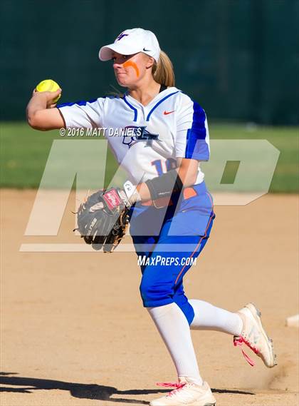 Thumbnail 1 in Legend vs. Smoky Hill (CHSAA 5A Region 6 Playoff) photogallery.