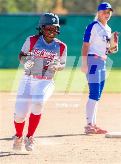 Thumbnail 2 in Legend vs. Smoky Hill (CHSAA 5A Region 6 Playoff) photogallery.