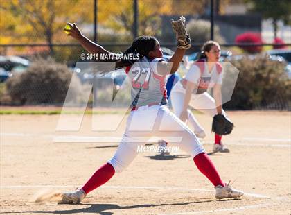 Thumbnail 3 in Legend vs. Smoky Hill (CHSAA 5A Region 6 Playoff) photogallery.