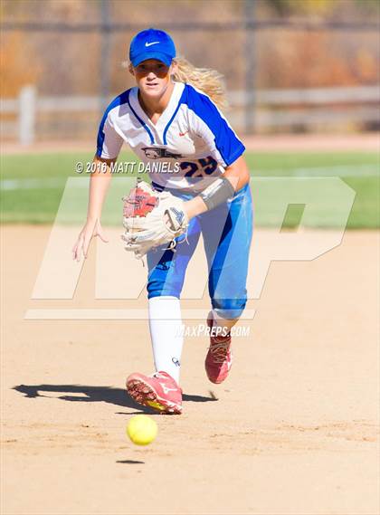 Thumbnail 3 in Legend vs. Smoky Hill (CHSAA 5A Region 6 Playoff) photogallery.