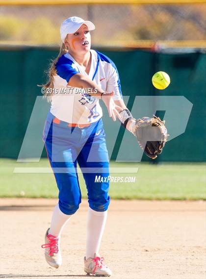 Thumbnail 2 in Legend vs. Smoky Hill (CHSAA 5A Region 6 Playoff) photogallery.