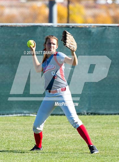 Thumbnail 2 in Legend vs. Smoky Hill (CHSAA 5A Region 6 Playoff) photogallery.