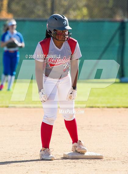 Thumbnail 2 in Legend vs. Smoky Hill (CHSAA 5A Region 6 Playoff) photogallery.