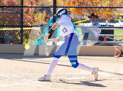 Thumbnail 2 in Legend vs. Smoky Hill (CHSAA 5A Region 6 Playoff) photogallery.