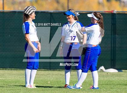 Thumbnail 3 in Legend vs. Smoky Hill (CHSAA 5A Region 6 Playoff) photogallery.