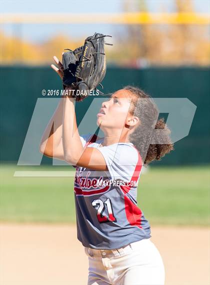 Thumbnail 2 in Legend vs. Smoky Hill (CHSAA 5A Region 6 Playoff) photogallery.
