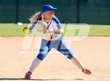 Thumbnail 1 in Legend vs. Smoky Hill (CHSAA 5A Region 6 Playoff) photogallery.