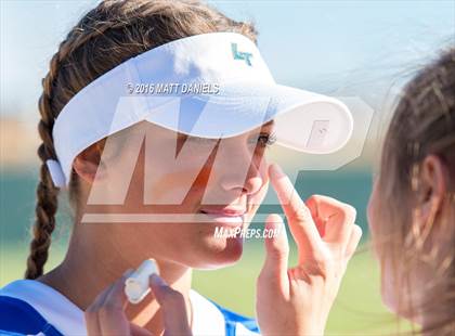 Thumbnail 2 in Legend vs. Smoky Hill (CHSAA 5A Region 6 Playoff) photogallery.
