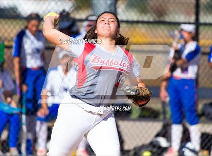 Thumbnail 3 in Legend vs. Smoky Hill (CHSAA 5A Region 6 Playoff) photogallery.
