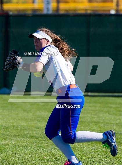 Thumbnail 1 in Legend vs. Smoky Hill (CHSAA 5A Region 6 Playoff) photogallery.