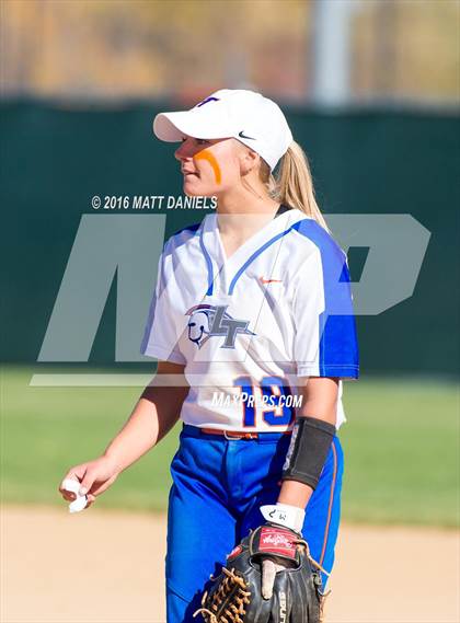 Thumbnail 2 in Legend vs. Smoky Hill (CHSAA 5A Region 6 Playoff) photogallery.