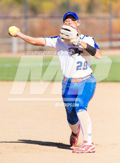 Thumbnail 3 in Legend vs. Smoky Hill (CHSAA 5A Region 6 Playoff) photogallery.