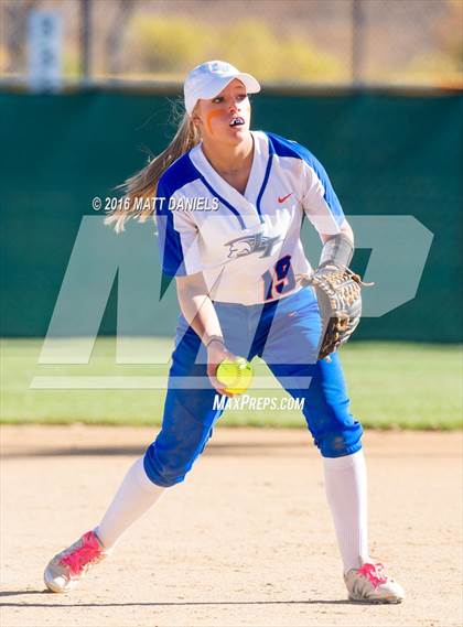 Thumbnail 3 in Legend vs. Smoky Hill (CHSAA 5A Region 6 Playoff) photogallery.