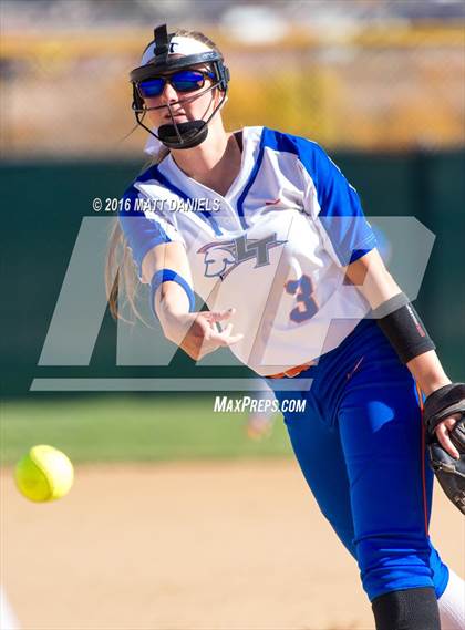 Thumbnail 1 in Legend vs. Smoky Hill (CHSAA 5A Region 6 Playoff) photogallery.