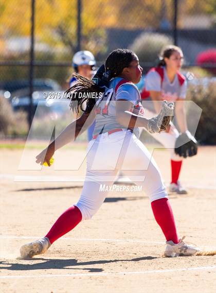 Thumbnail 2 in Legend vs. Smoky Hill (CHSAA 5A Region 6 Playoff) photogallery.
