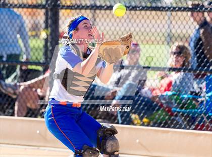 Thumbnail 3 in Legend vs. Smoky Hill (CHSAA 5A Region 6 Playoff) photogallery.