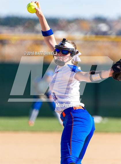 Thumbnail 3 in Legend vs. Smoky Hill (CHSAA 5A Region 6 Playoff) photogallery.