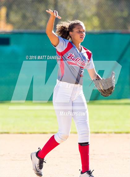 Thumbnail 1 in Legend vs. Smoky Hill (CHSAA 5A Region 6 Playoff) photogallery.