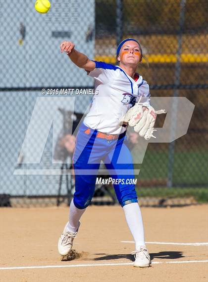 Thumbnail 3 in Legend vs. Smoky Hill (CHSAA 5A Region 6 Playoff) photogallery.