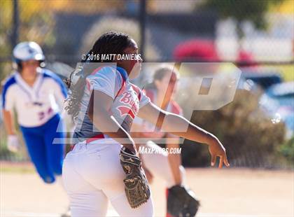 Thumbnail 1 in Legend vs. Smoky Hill (CHSAA 5A Region 6 Playoff) photogallery.