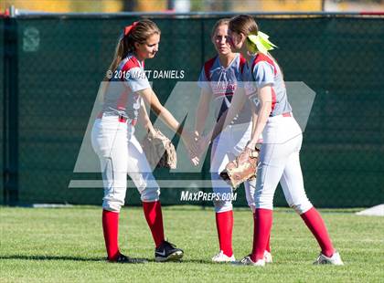 Thumbnail 3 in Legend vs. Smoky Hill (CHSAA 5A Region 6 Playoff) photogallery.