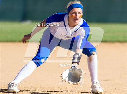 Thumbnail 2 in Legend vs. Smoky Hill (CHSAA 5A Region 6 Playoff) photogallery.