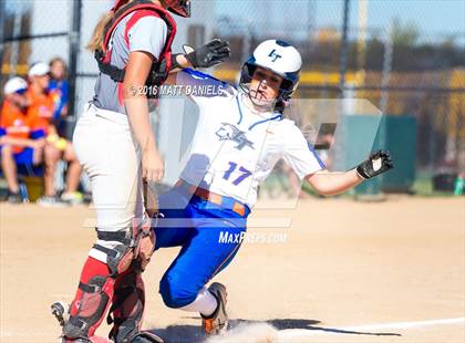 Thumbnail 3 in Legend vs. Smoky Hill (CHSAA 5A Region 6 Playoff) photogallery.