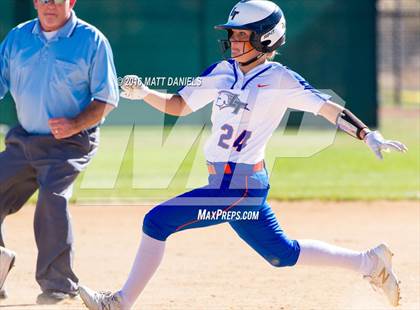 Thumbnail 3 in Legend vs. Smoky Hill (CHSAA 5A Region 6 Playoff) photogallery.