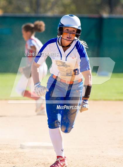 Thumbnail 2 in Legend vs. Smoky Hill (CHSAA 5A Region 6 Playoff) photogallery.
