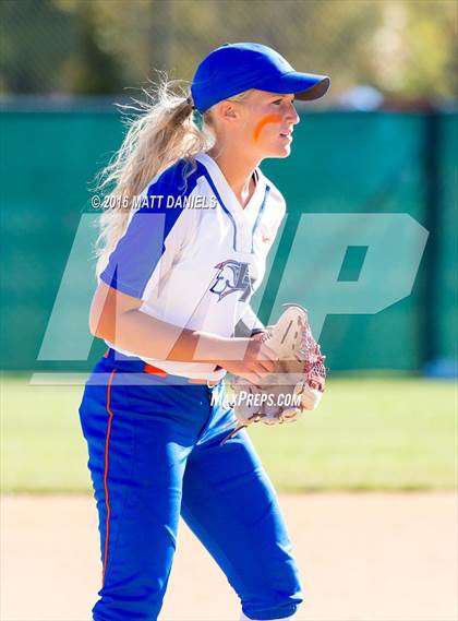 Thumbnail 1 in Legend vs. Smoky Hill (CHSAA 5A Region 6 Playoff) photogallery.