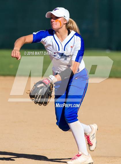 Thumbnail 2 in Legend vs. Smoky Hill (CHSAA 5A Region 6 Playoff) photogallery.