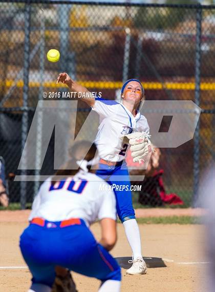 Thumbnail 3 in Legend vs. Smoky Hill (CHSAA 5A Region 6 Playoff) photogallery.
