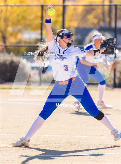 Thumbnail 2 in Legend vs. Smoky Hill (CHSAA 5A Region 6 Playoff) photogallery.