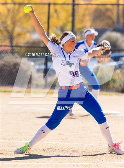 Thumbnail 2 in Legend vs. Smoky Hill (CHSAA 5A Region 6 Playoff) photogallery.
